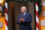 На Главной ёлке страны дети подарили Президенту главный символ Нового года и сундук с 12 месяцами  