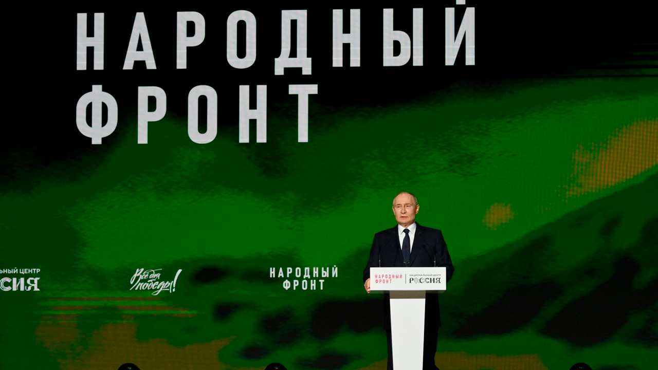 Путин сообщил, что по просьбе командующих отправили списанную технику на фронт-0