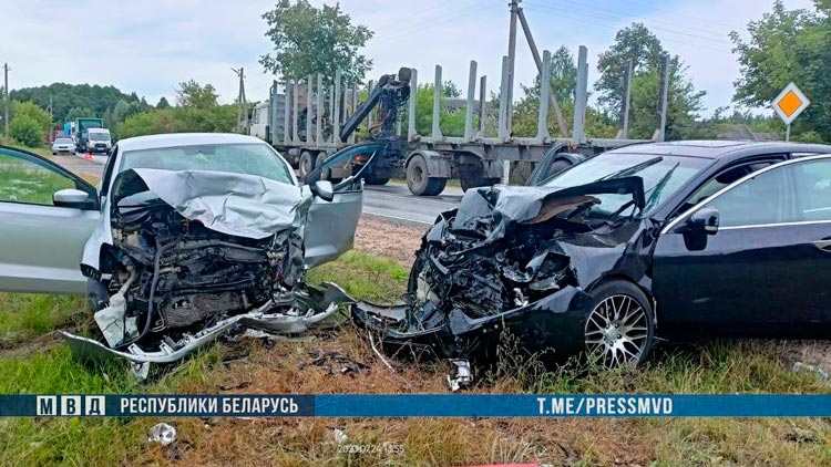 В лобовом ДТП в Ивацевичском районе пострадали 3 взрослых и 2 ребёнка-1