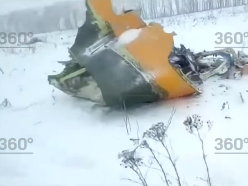 Опубликованы кадры с места падения самолета Ан-148 в Подмосковье-1