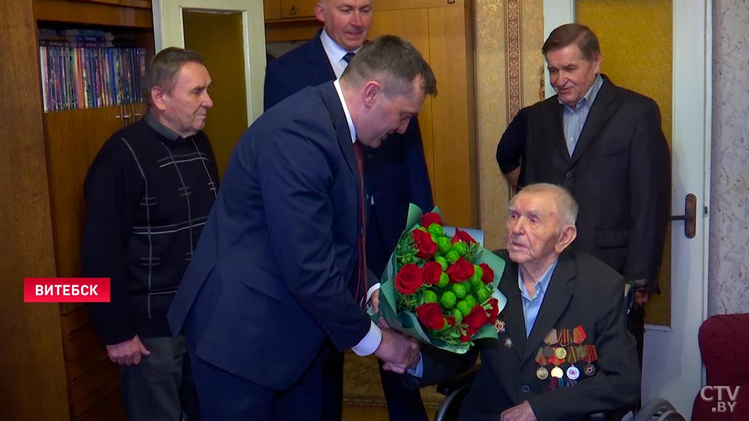 «Таких людей практически не осталось». Со 100-летием ветерана Великой Отечественной войны поздравил губернатор Витебской области-1