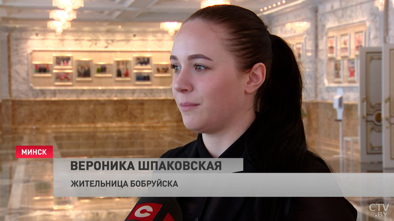Это, пожалуй, одна из самых больших групп за всё время. 110 человек побывали на экскурсии во Дворце Независимости-4