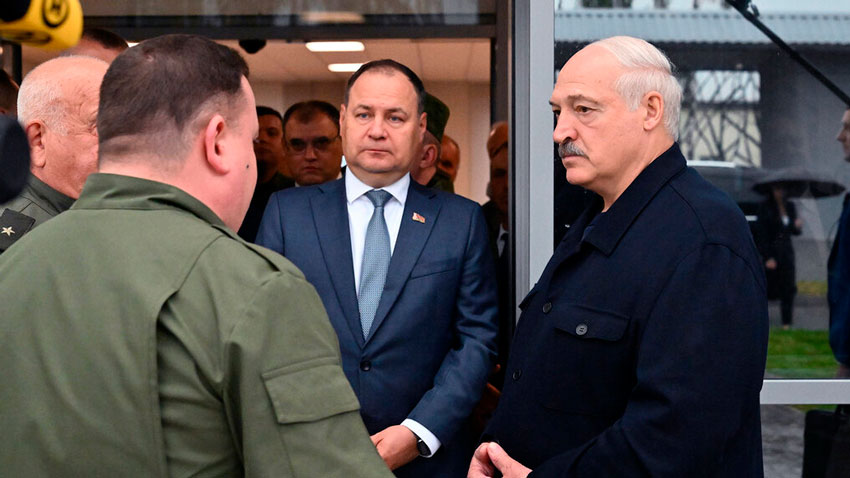 Лукашенко рассказали о процессе создания полностью белорусского автомата ВСК-100Б