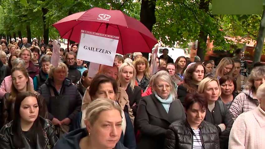 Массовая акция протеста медработников прошла в Латвии Массовая акция протеста медработников прошла в Латвии