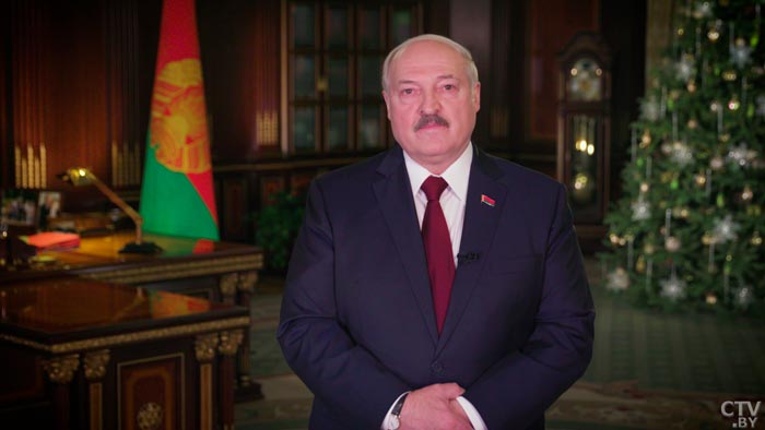 Александр Лукашенко поздравил белорусов с Новым 2022 годом: «В каждом из нас горит неугасаемое пламя любви к родине»-1 Александр Лукашенко поздравил белорусов с Новым 2022 годом: «В каждом из нас горит неугасаемое пламя любви к родине»-1