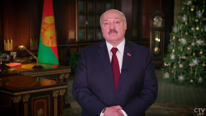 Александр Лукашенко поздравил белорусов с Новым 2022 годом: «В каждом из нас горит неугасаемое пламя любви к родине»-4 Александр Лукашенко поздравил белорусов с Новым 2022 годом: «В каждом из нас горит неугасаемое пламя любви к родине»-4