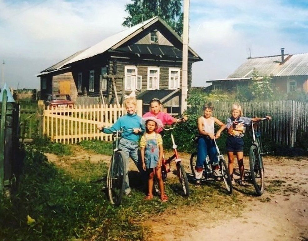 Джинсы и яркий макияж. Девять фото из 90-ых, которые вызовут ностальгию -1