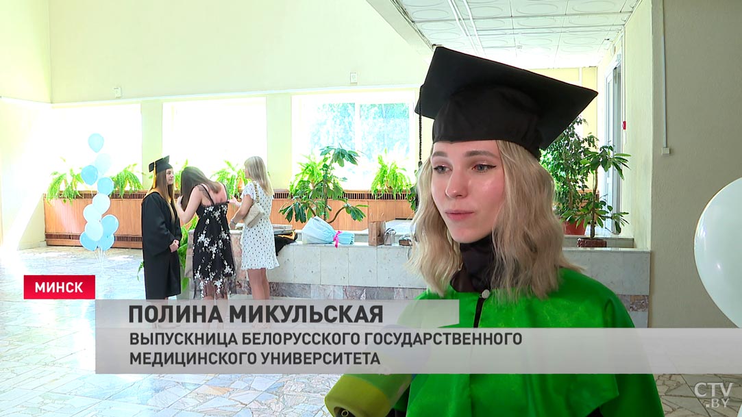 Красных дипломов больше, чем в 2020-м. Дмитрий Пиневич посетил выпускной в БГМУ-4