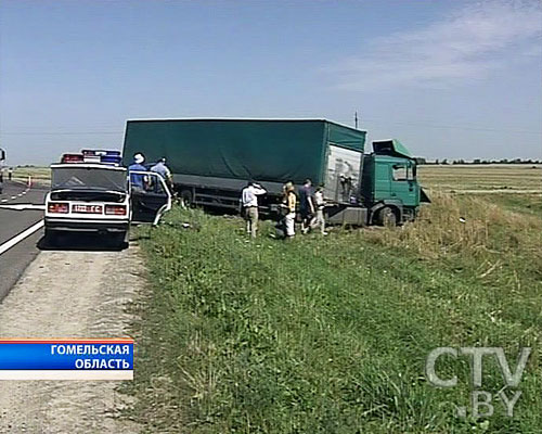 В Гомельском районе столкнулись две фуры, один водитель погиб-5