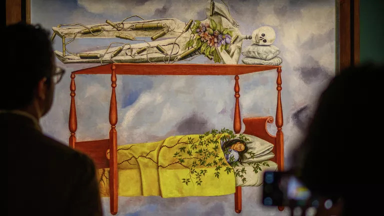 Автопортрет Фриды Кало продали на торгах за 54,7 млн долларов-0