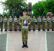 В руках – портреты погибших в первых боях. Как прошла акция «Боевой расчёт» в Бресте?