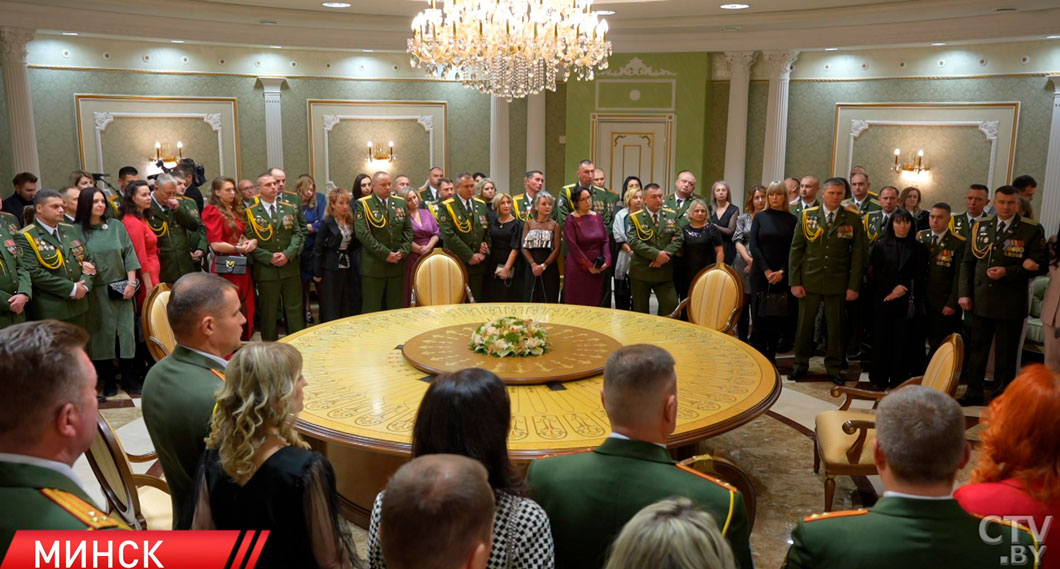 Лучшие командиры Вооружённых Сил побывали на экскурсии во Дворце Независимости-8