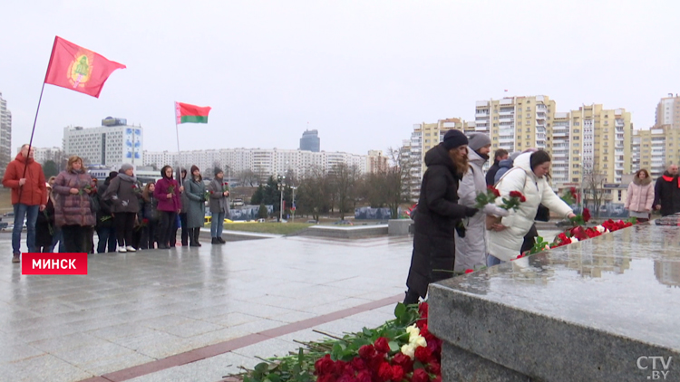 В Минске прошла торжественная церемония возложения цветов к стеле «Минск – город-герой»-1