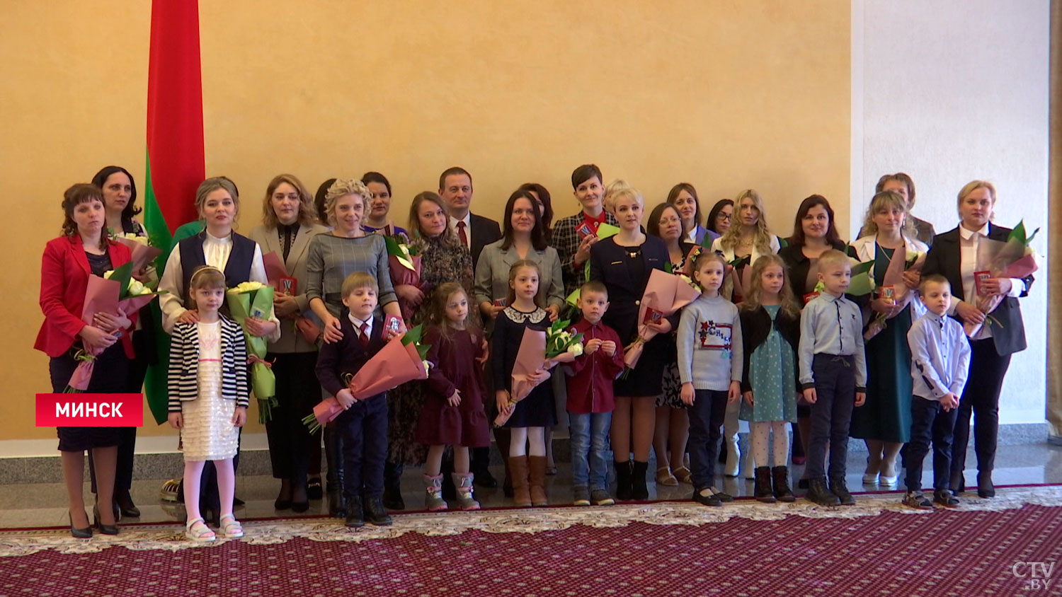 29 многодетных мам Минской области наградили орденом Матери-10