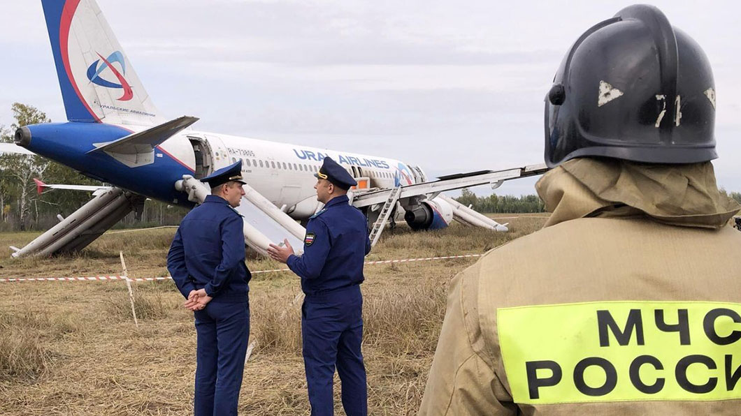 Из-за чего дело пилота, посадившего самолет в поле под Новосибирском, вернулось в прокуратуру-0