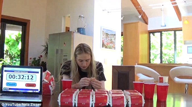 Самая красивая девушка Новой Зеландии побила собственный рекорд, съев 22 Биг Мака меньше, чем за час-10