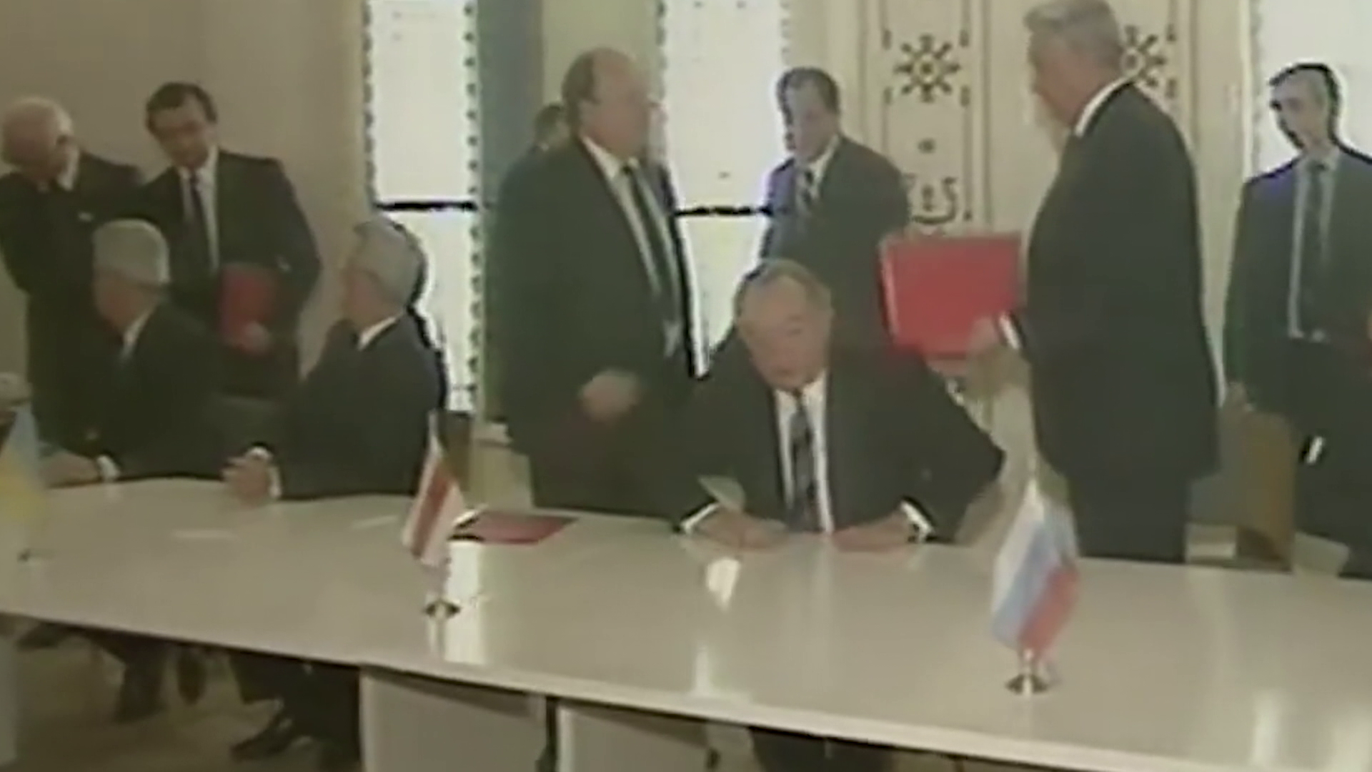 30 лет со дня распада СССР. К чему привело подписание Беловежских соглашений и что осталось с тех времён со знаком плюс?-1 30 лет со дня распада СССР. К чему привело подписание Беловежских соглашений и что осталось с тех времён со знаком плюс?-1