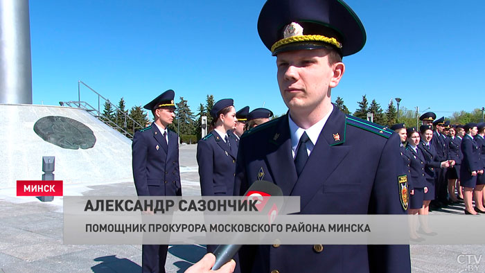 «Гордость для всех нас». 35 будущих прокуроров Беларуси приняли присягу на площади Государственного флага-7