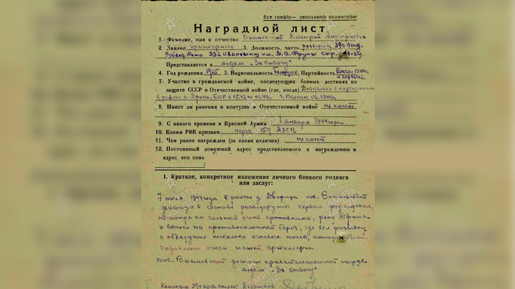 Фотофакт: у супермодели Бетти Броссер самая тонкая талия в мире – 45 см -15