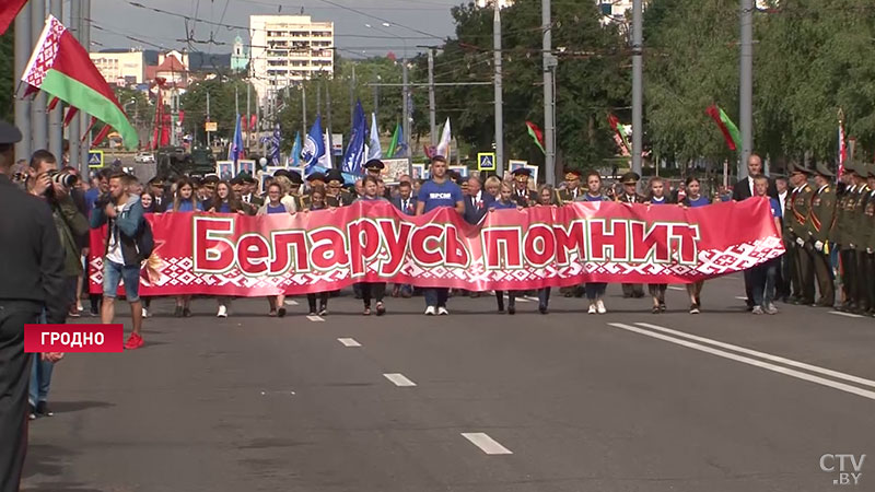 Торжественный митинг, парад военной техники и «Вальс Победы»: как в Гродно празднуют День Независимости-5