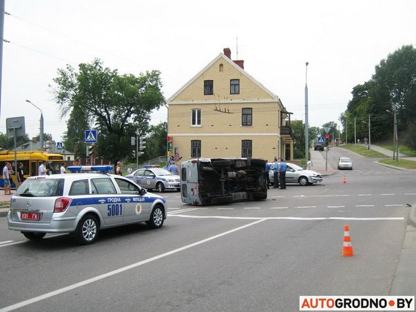 В Гродно «Форд» протаранил милицейский автомобиль 