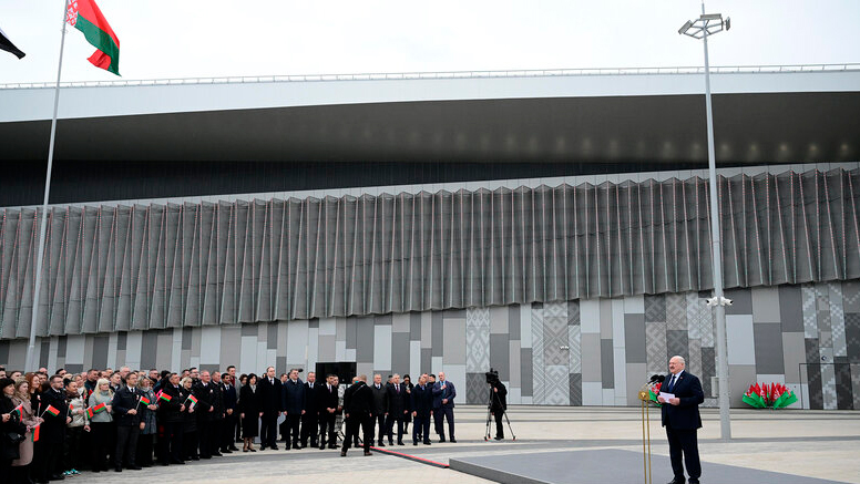 Лукашенко заявил, что сейчас непростое время и «всё зависит от нас»