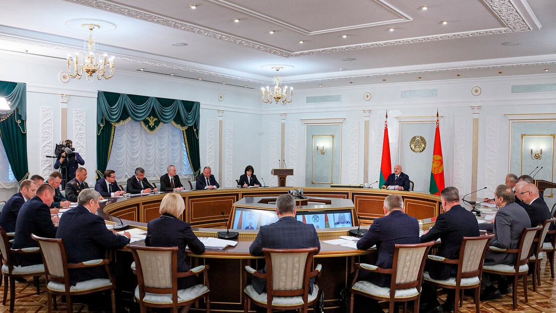 Лукашенко проводит селекторное совещание по уборочной кампании 2025 года-0