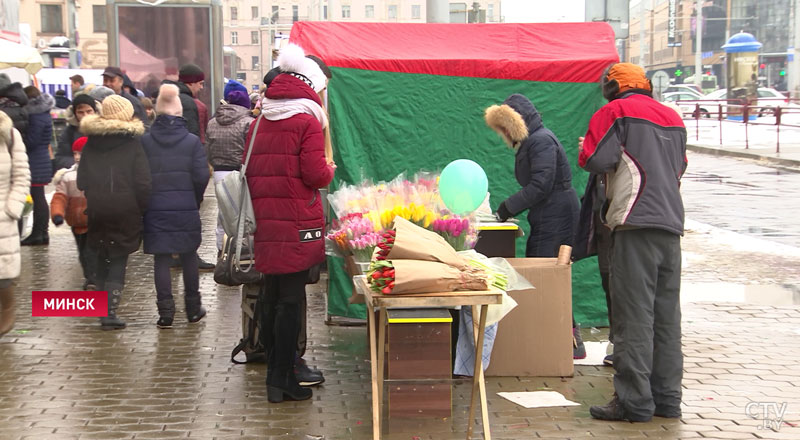 Розы, тюльпаны, лилии. В Минске к 8 Марта выделили 200 площадок для продажи цветов-1