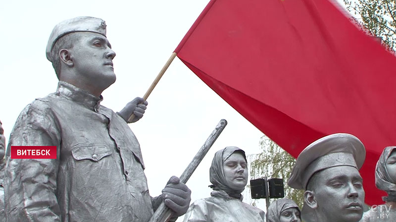 Праздничный митинг, ожившие статуи и тёплое общение с ветеранами. Как празднуют 9 Мая в Витебске-4