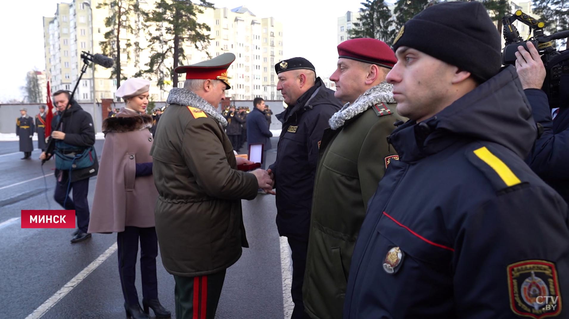 «Постоянно устраиваются политические провокации». О чём говорил Александр Лукашенко с бойцами минского отряда ОМОНа?-29