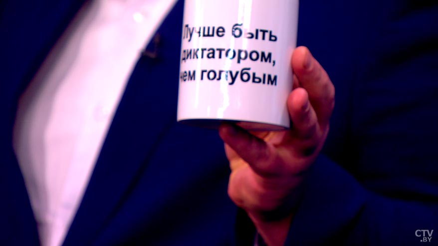 «Эта фраза Александра Лукашенко – мейнстрим здорового и нормального большинства». Что подарили к Новому году Евгению Пустовому?-4