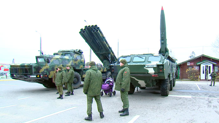 Лукашенко поздравил военнослужащих и ветеранов ракетных войск и артиллерии ВС с профессиональным праздником