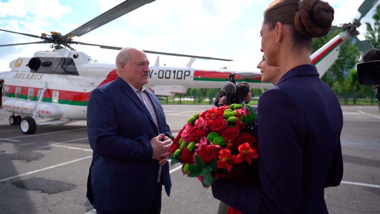 Боровик: «Экономика разрушена, сельское хозяйство на лопатках». Какую страну получил Лукашенко в 90-х?