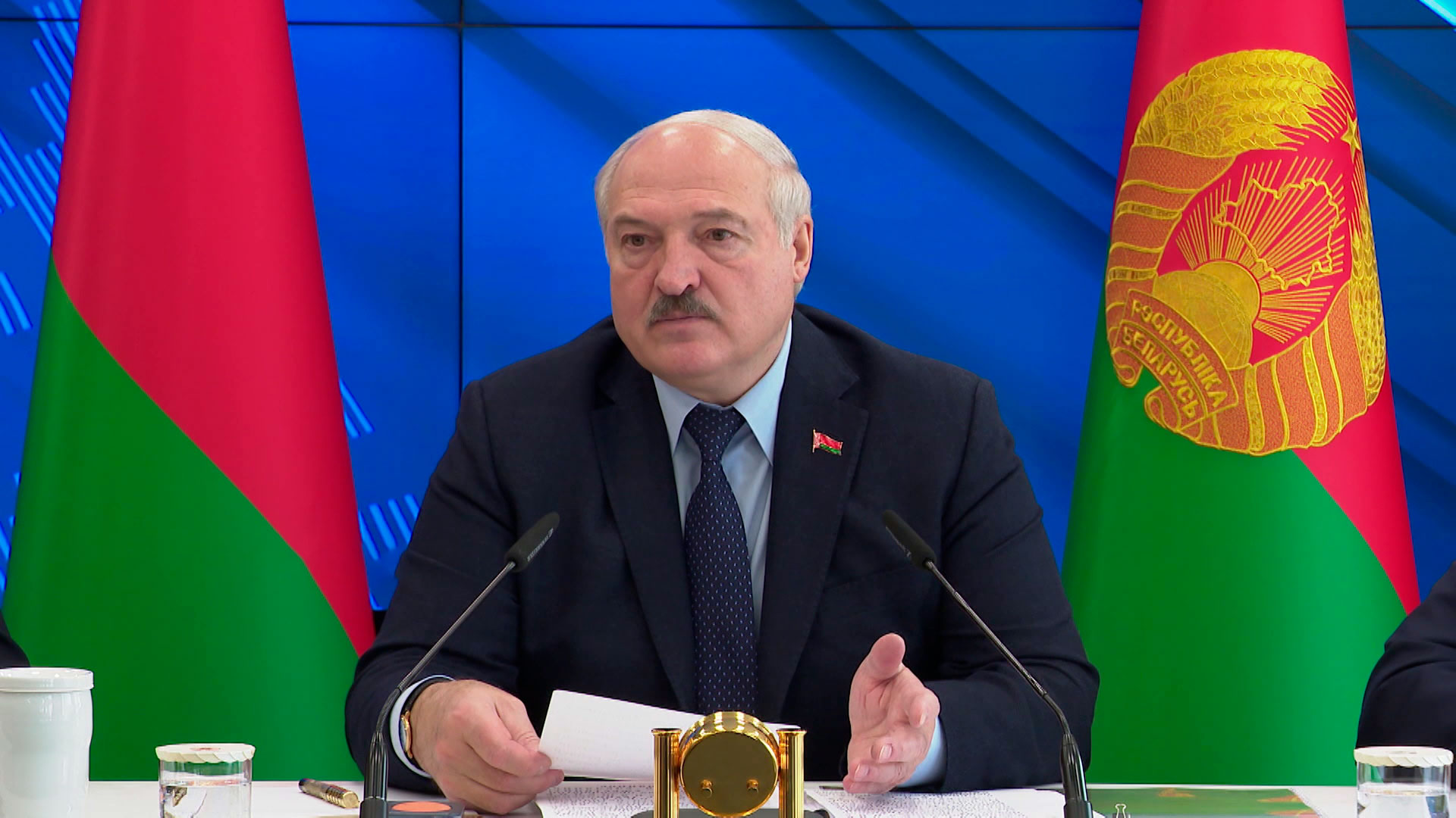 Лукашенко: занимаются приписками  при выполнении работ. Ну, это тюрьма, такой беспредел недопустим