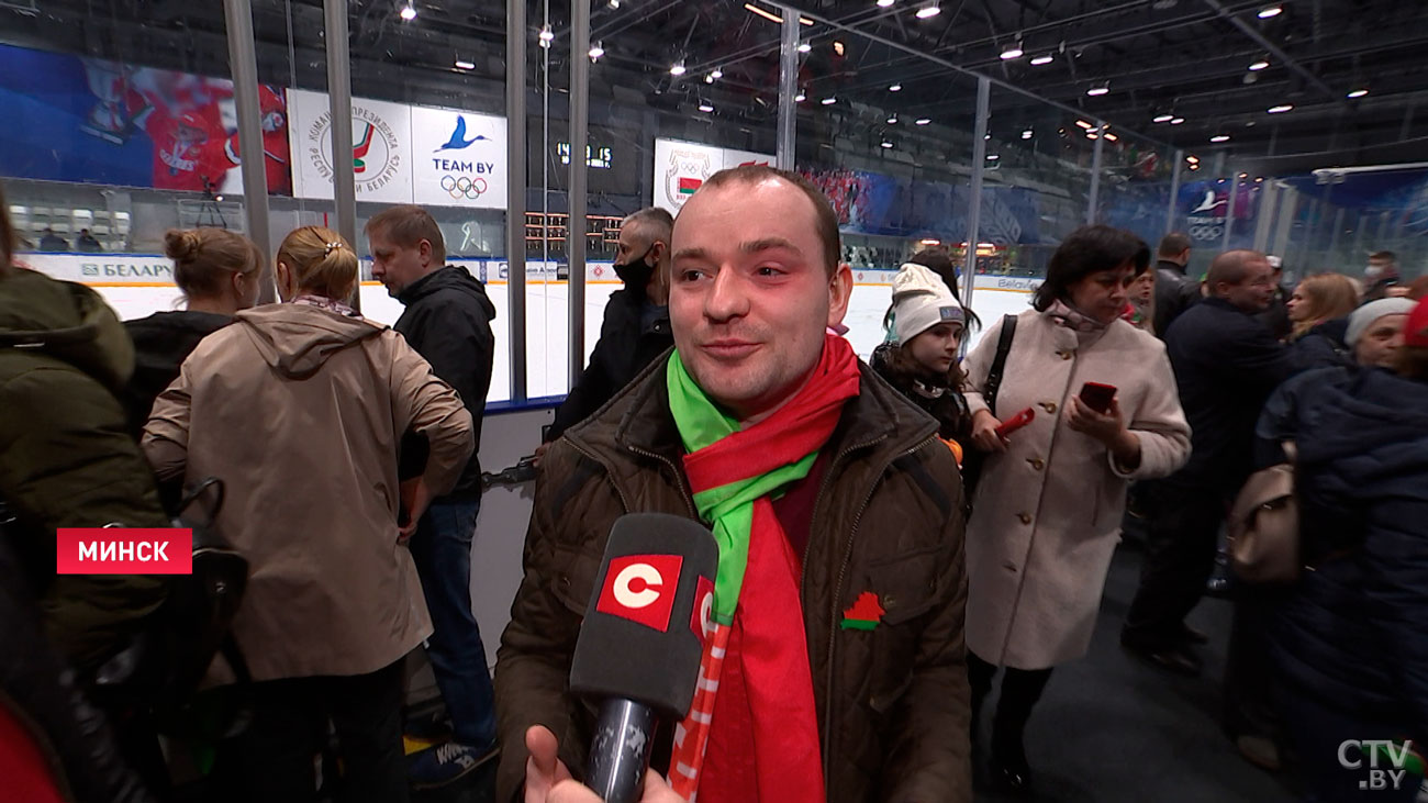 «У нас всегда позитив, всегда огонь, добро». Почему белорусы решили провести субботу на турнире по хоккею?-13