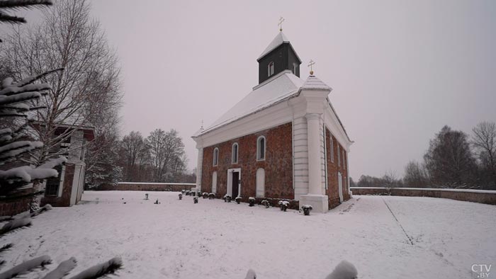 В храм всегда вело три двери. Зачем в Беларуси построили треугольную церковь? Разгадываем древнюю тайну-4