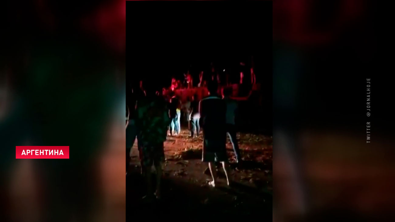 ​В Аргентине при ДТП автобус «прошило» брёвнами, 12 человек погибли-1