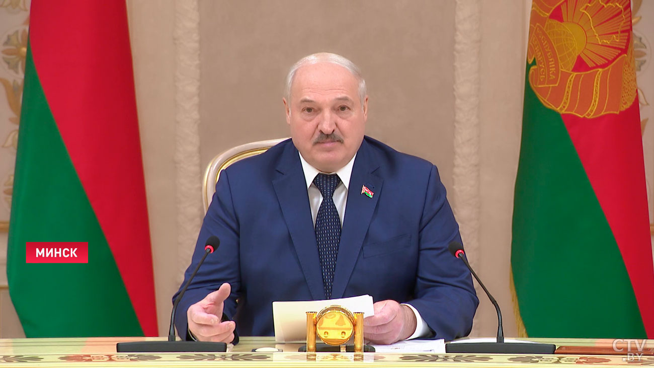 Лукашенко о санкциях: «Нам просто надо немного времени, потому что развернуть такую махину не так просто»-1