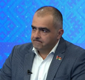 Олег Гайдукевич о митинге возле посольства Латвии: а как не прийти, когда срывают белорусский флаг, как тряпку снимают?