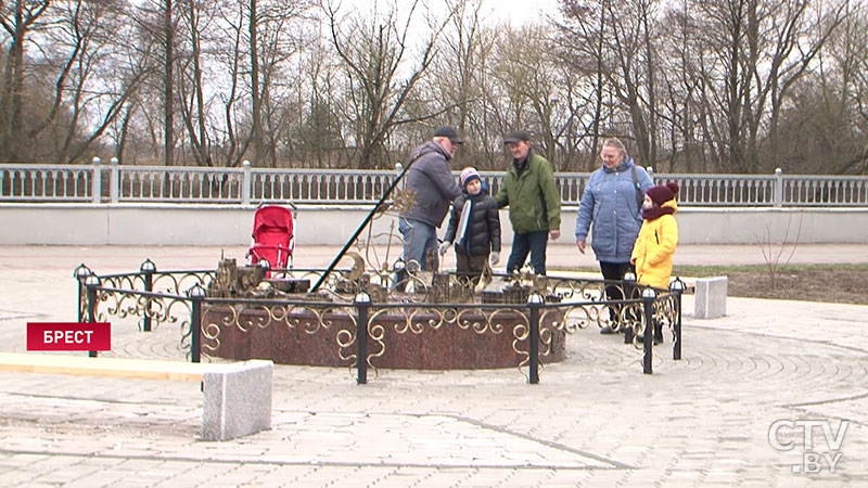 К тысячелетию города на набережной Бреста появился необычный арт-объект-1