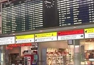 В аэропортах Москвы задержали и отменили десятки рейсов