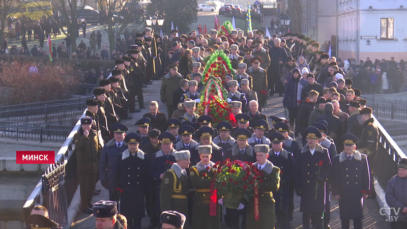 «Выполняли свой долг, не задумываясь». В Минске почтили память воинов-интернационалистов -26