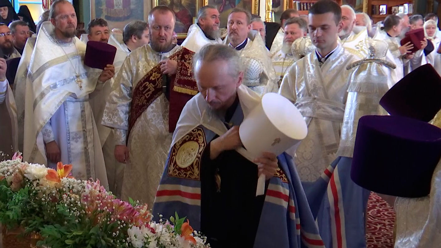 Православные со всех уголков Беларуси приехали в Добрушский район, где упокоены мощи праведного Иоанна Кормянского