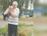  Семья из Марьиной Горки выходила выпавшего из гнезда птенца. Спустя  время аист узнал своих спасителей