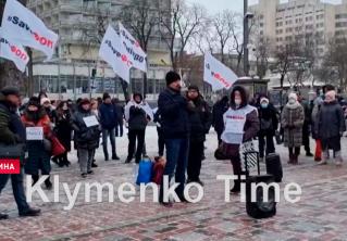 Тысячи людей собрались у Верховной рады. В Киеве проходит очередная акция протеста предпринимателей