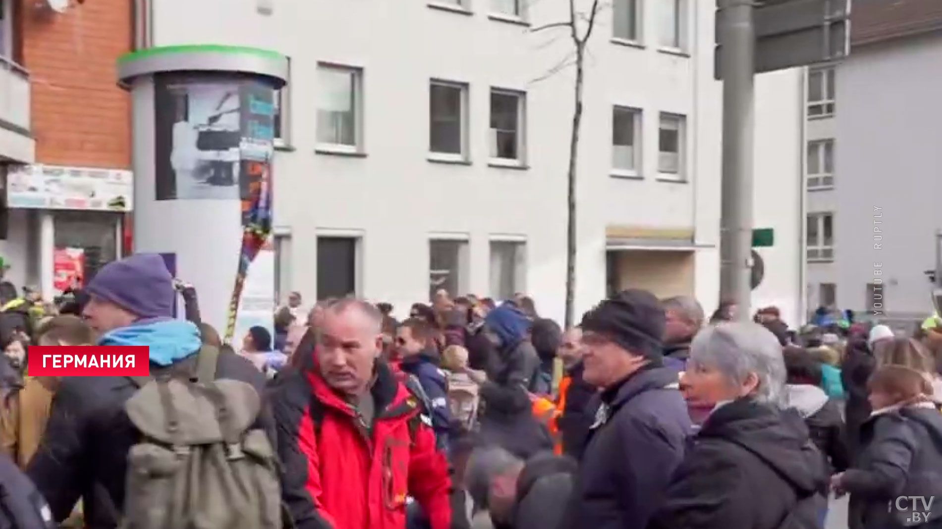 Акции протеста против карантинных мер прошли в разных странах. Полиция применила жёсткие меры-6