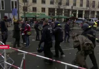 В Германии жители вышли на улицы, выступая против новых ограничений из-за пандемии