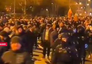 В разных городах Германии прошли многотысячные акции протеста против COVID-ограничений