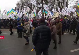 В Киеве у здания Верховной Рады прошёл митинг против карантинных ограничений для бизнеса