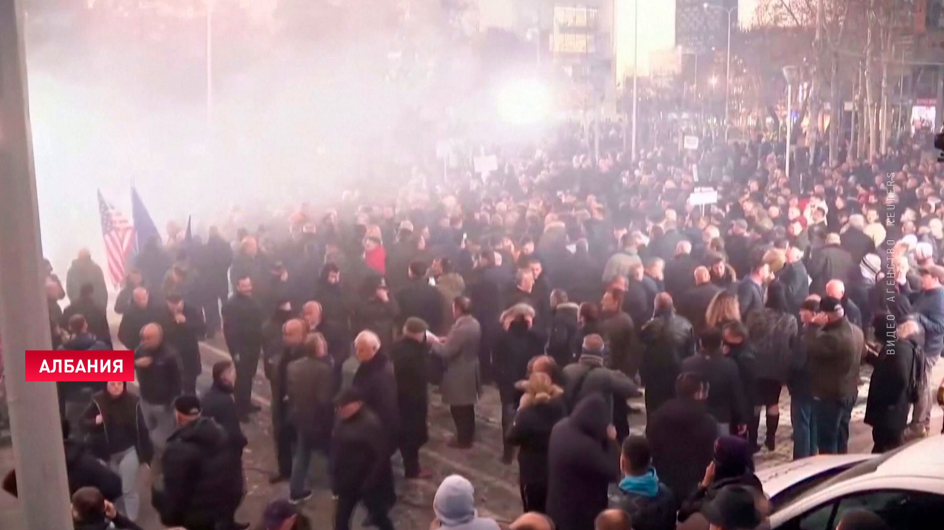 В столице Албании протестующие пытались захватить здание парламента. Беспорядки организовала оппозиция-4